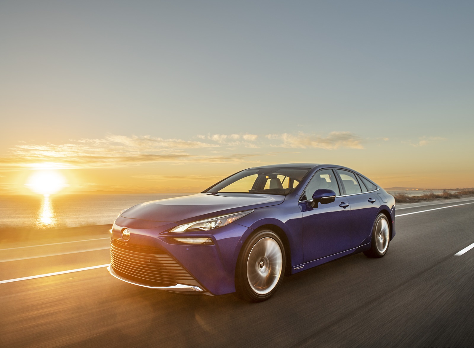 2021 Toyota Mirai FCEV Limited (Color: Hydro Blue) Front Three-Quarter Wallpapers (1)