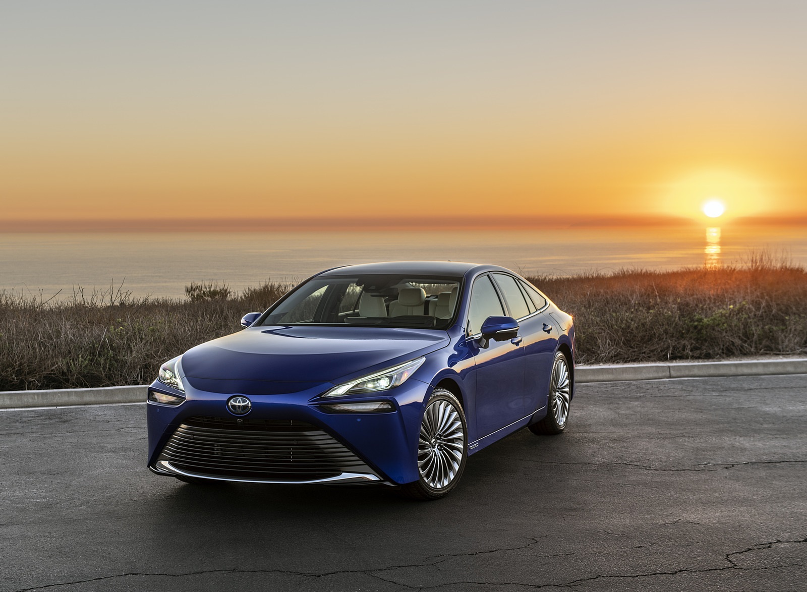 2021 Toyota Mirai FCEV Limited (Color: Hydro Blue) Front Three-Quarter Wallpapers (2)