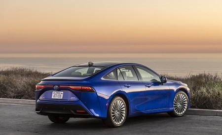 2021 Toyota Mirai FCEV Limited (Color: Hydro Blue) Rear Three-Quarter Wallpapers 450x275 (140)