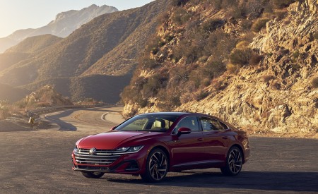2021 Volkswagen Arteon (US-Spec) Front Three-Quarter Wallpapers  450x275 (32)