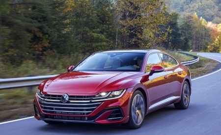 2021 Volkswagen Arteon (US-Spec) Front Three-Quarter Wallpapers 450x275 (7)