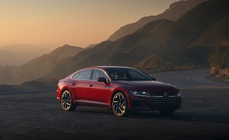 2021 Volkswagen Arteon (US-Spec) Front Three-Quarter Wallpapers 450x275 (33)
