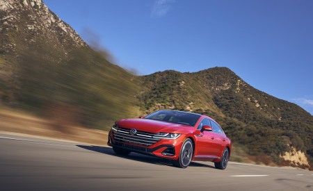 2021 Volkswagen Arteon (US-Spec) Front Three-Quarter Wallpapers 450x275 (25)