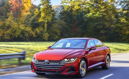 2021 Volkswagen Arteon (US-Spec) Front Three-Quarter Wallpapers 450x275 (9)