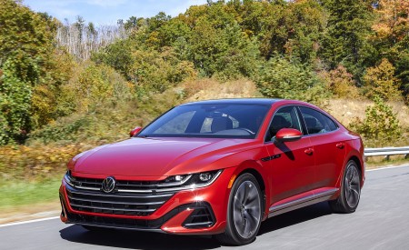 2021 Volkswagen Arteon (US-Spec) Front Three-Quarter Wallpapers 450x275 (2)