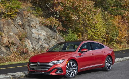 2021 Volkswagen Arteon (US-Spec) Front Three-Quarter Wallpapers 450x275 (11)