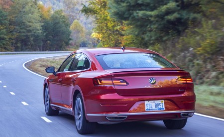 2021 Volkswagen Arteon (US-Spec) Rear Three-Quarter Wallpapers 450x275 (8)