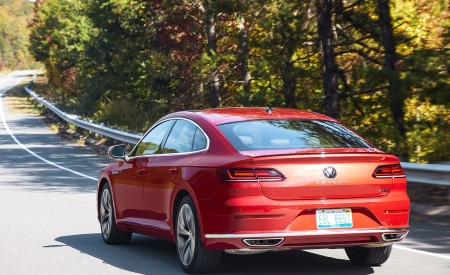2021 Volkswagen Arteon (US-Spec) Rear Three-Quarter Wallpapers 450x275 (3)
