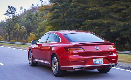 2021 Volkswagen Arteon (US-Spec) Rear Three-Quarter Wallpapers 450x275 (10)