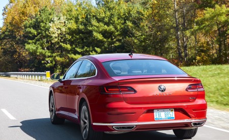 2021 Volkswagen Arteon (US-Spec) Rear Three-Quarter Wallpapers 450x275 (4)