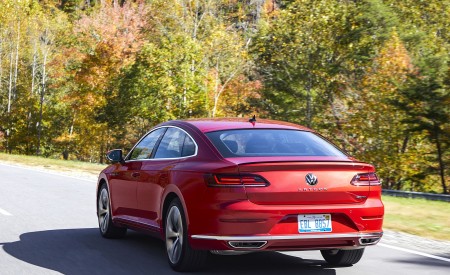 2021 Volkswagen Arteon (US-Spec) Rear Three-Quarter Wallpapers 450x275 (6)