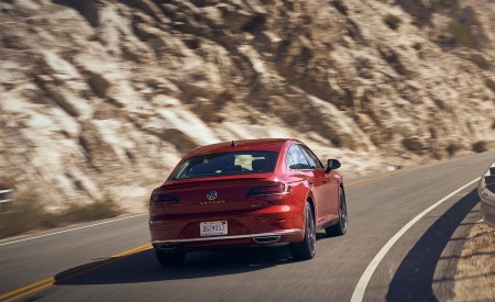 2021 Volkswagen Arteon (US-Spec) Rear Wallpapers 450x275 (31)