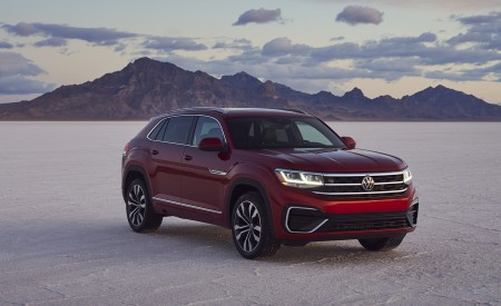 2021 Volkswagen Atlas Cross Sport Front Three-Quarter Wallpapers 450x275 (9)