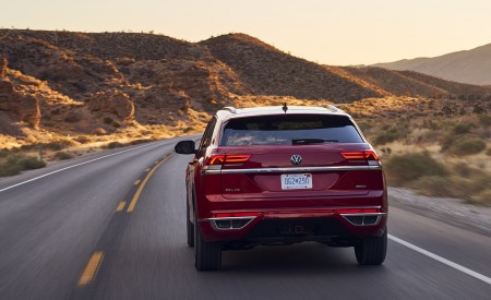 2021 Volkswagen Atlas Cross Sport Rear Wallpapers  450x275 (5)