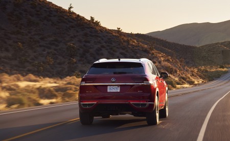2021 Volkswagen Atlas Cross Sport Rear Wallpapers 450x275 (6)