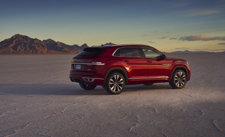 2021 Volkswagen Atlas Cross Sport Side Wallpapers 450x275 (15)