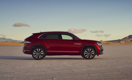 2021 Volkswagen Atlas Cross Sport Side Wallpapers 450x275 (16)