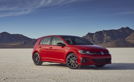 2021 Volkswagen Golf GTI (US-Spec) Front Three-Quarter Wallpapers 450x275 (8)
