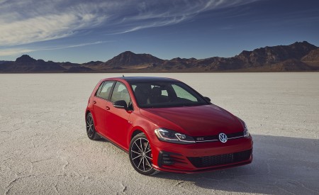 2021 Volkswagen Golf GTI (US-Spec) Front Three-Quarter Wallpapers  450x275 (9)