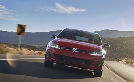 2021 Volkswagen Golf GTI (US-Spec) Front Wallpapers 450x275 (2)