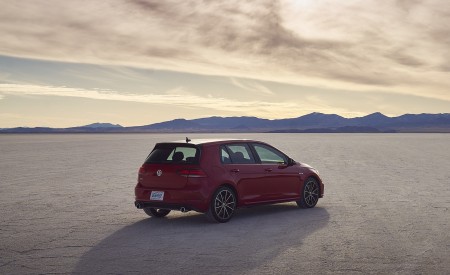 2021 Volkswagen Golf GTI (US-Spec) Rear Three-Quarter Wallpapers 450x275 (11)