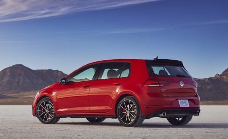 2021 Volkswagen Golf GTI (US-Spec) Rear Three-Quarter Wallpapers 450x275 (13)