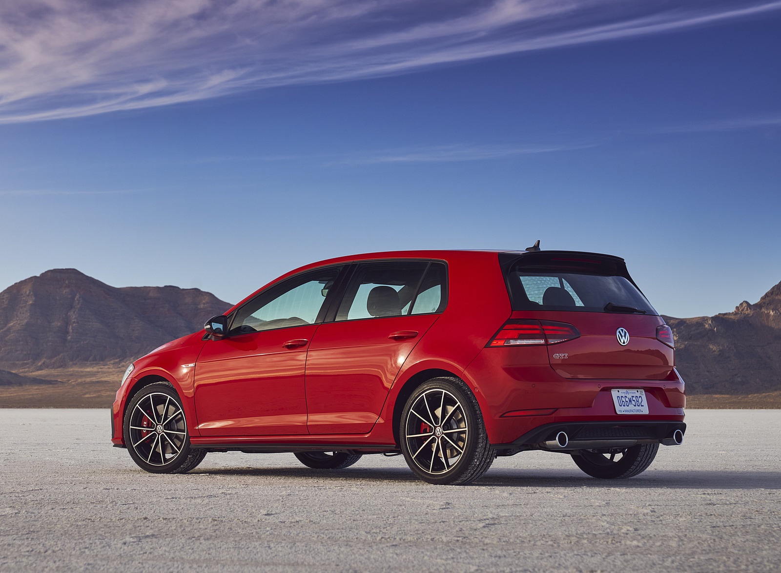 2021 Volkswagen Golf GTI (US-Spec) Rear Three-Quarter Wallpapers (13)