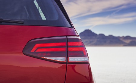 2021 Volkswagen Golf GTI (US-Spec) Tail Light Wallpapers 450x275 (17)