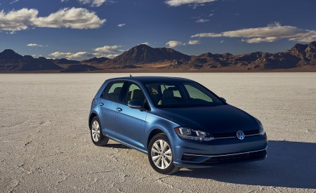 2021 Volkswagen Golf (US-Spec) Front Three-Quarter Wallpapers 450x275 (8)