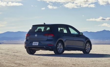 2021 Volkswagen Golf (US-Spec) Rear Three-Quarter Wallpapers 450x275 (11)