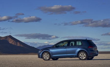 2021 Volkswagen Golf (US-Spec) Side Wallpapers 450x275 (14)