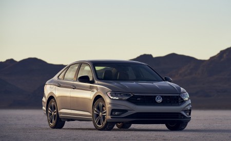2021 Volkswagen Jetta (US-Spec) Front Three-Quarter Wallpapers 450x275 (8)