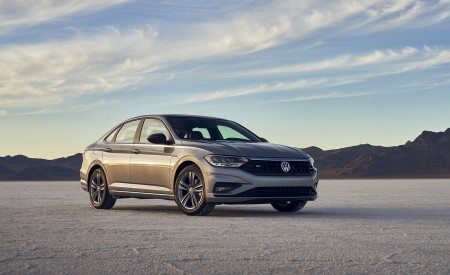 2021 Volkswagen Jetta (US-Spec) Front Three-Quarter Wallpapers 450x275 (9)