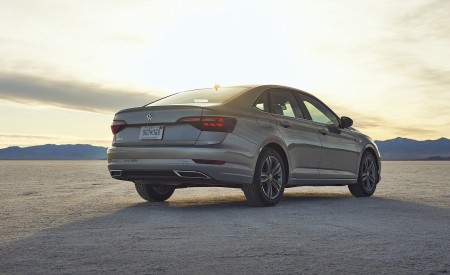 2021 Volkswagen Jetta (US-Spec) Rear Three-Quarter Wallpapers 450x275 (11)