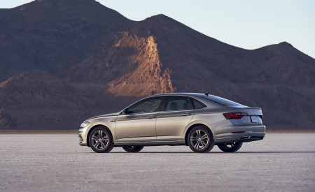 2021 Volkswagen Jetta (US-Spec) Side Wallpapers 450x275 (14)
