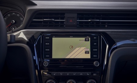 2021 Volkswagen Passat (US-Spec) Central Console Wallpapers 450x275 (18)