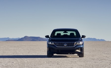 2021 Volkswagen Passat (US-Spec) Front Wallpapers 450x275 (10)