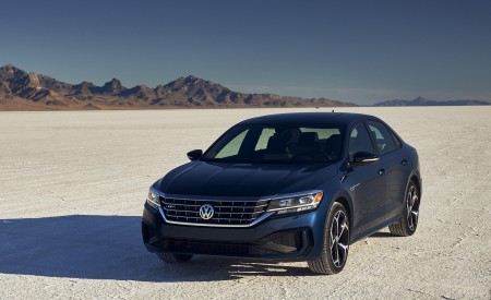 2021 Volkswagen Passat (US-Spec) Front Wallpapers 450x275 (11)