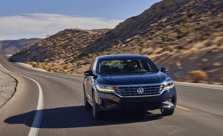 2021 Volkswagen Passat (US-Spec) Front Wallpapers 450x275 (2)