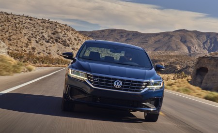 2021 Volkswagen Passat (US-Spec) Front Wallpapers 450x275 (4)