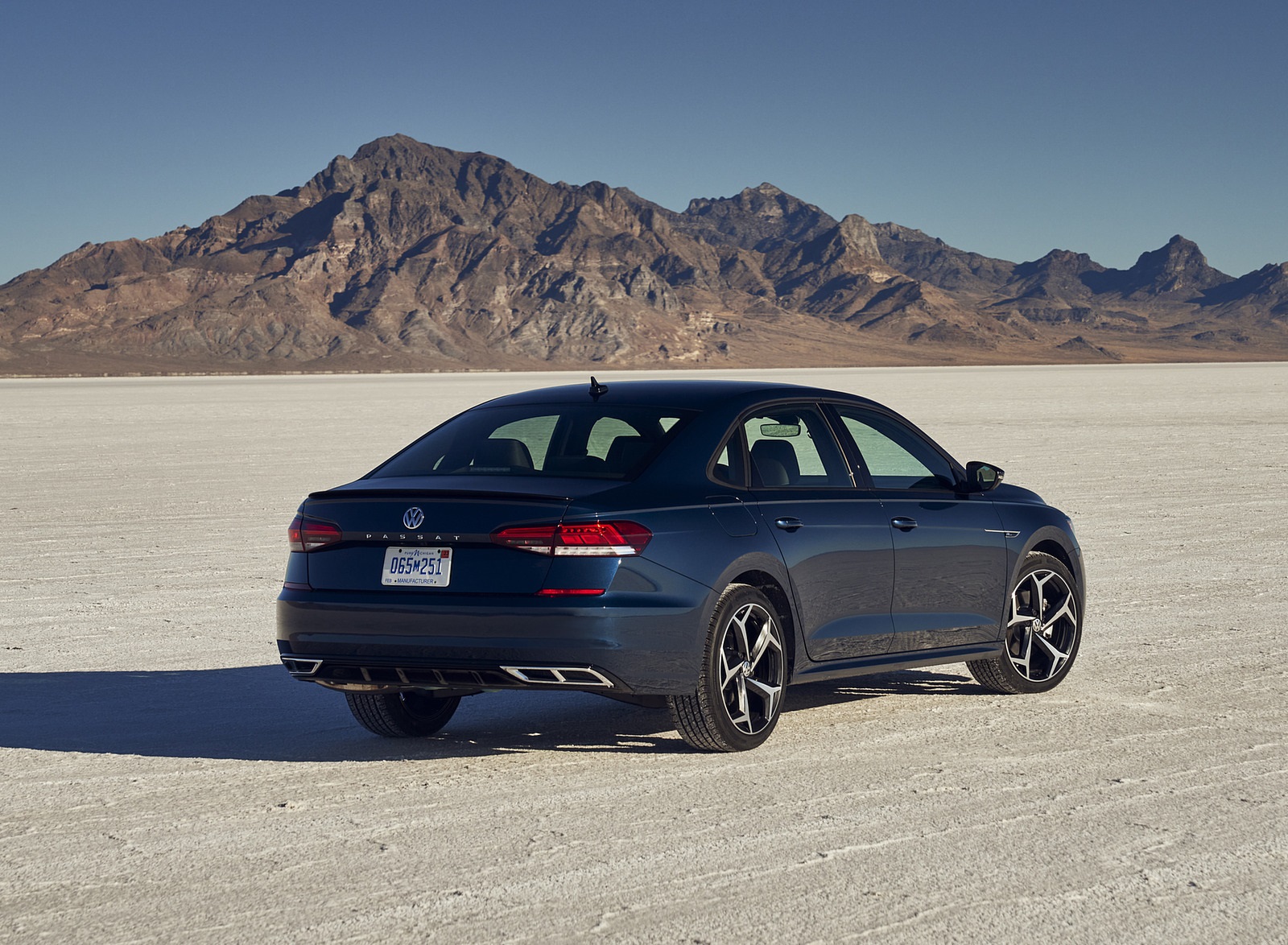 2021 Volkswagen Passat (US-Spec) Rear Three-Quarter Wallpapers (12)
