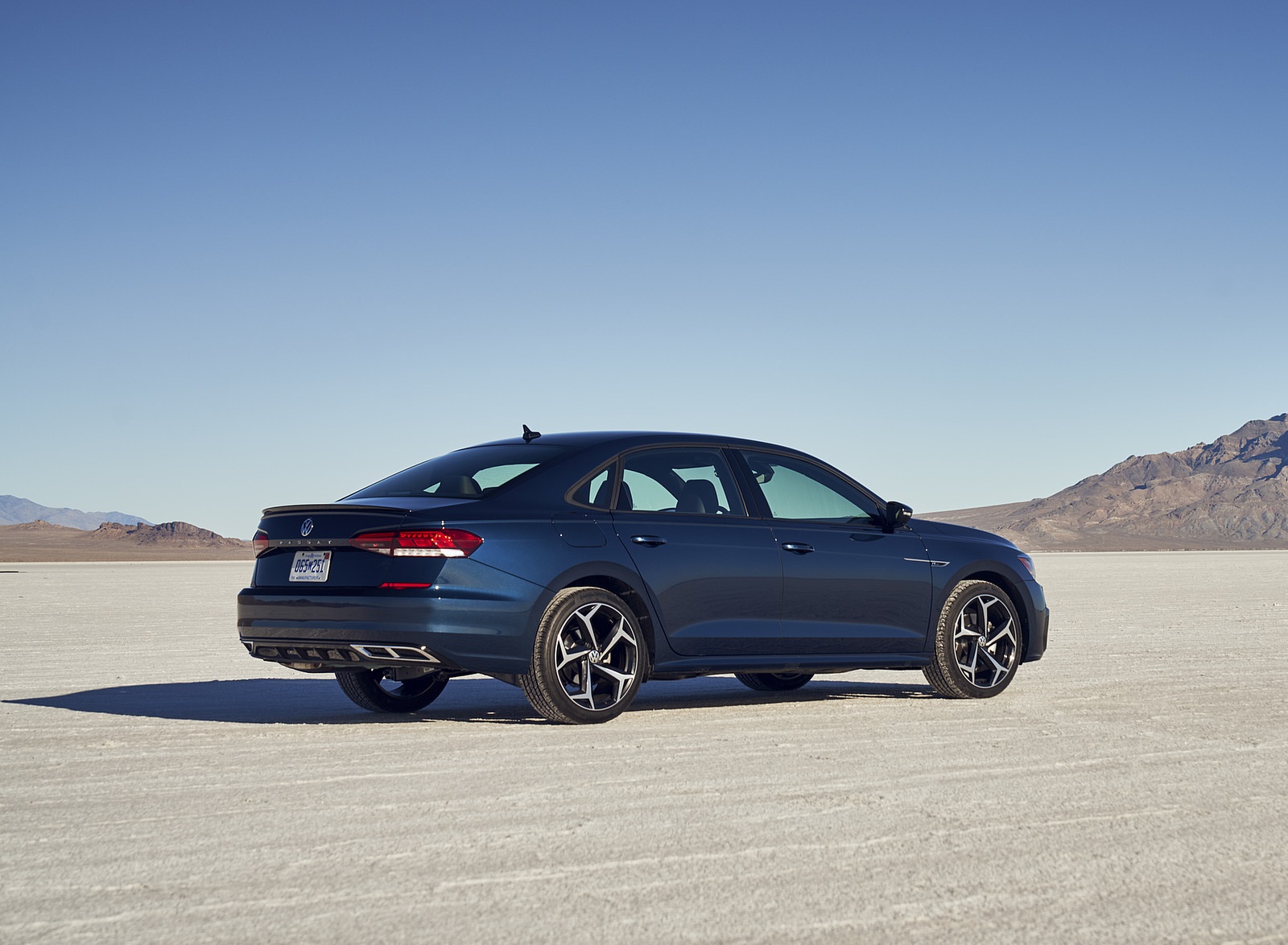 2021 Volkswagen Passat (US-Spec) Rear Three-Quarter Wallpapers (13)