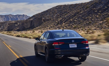 2021 Volkswagen Passat (US-Spec) Rear Wallpapers 450x275 (5)