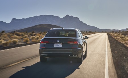 2021 Volkswagen Passat (US-Spec) Rear Wallpapers 450x275 (6)