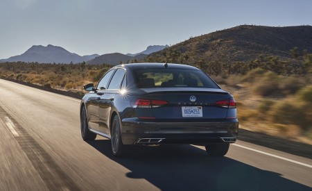 2021 Volkswagen Passat (US-Spec) Rear Wallpapers 450x275 (7)