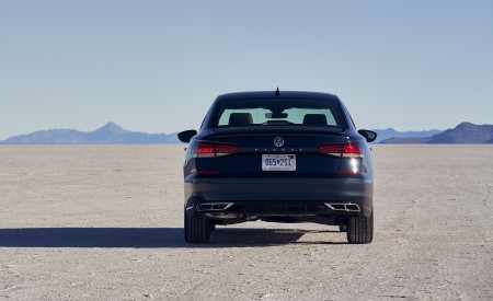 2021 Volkswagen Passat (US-Spec) Rear Wallpapers 450x275 (14)