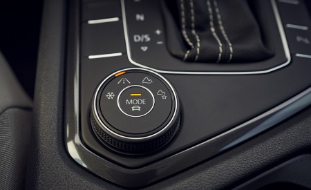 2021 Volkswagen Tiguan SEL (US-Spec) Central Console Wallpapers 450x275 (18)