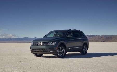2021 Volkswagen Tiguan SEL (US-Spec) Front Three-Quarter Wallpapers  450x275 (8)