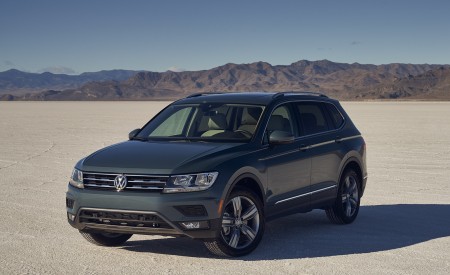 2021 Volkswagen Tiguan SEL (US-Spec) Front Three-Quarter Wallpapers 450x275 (9)