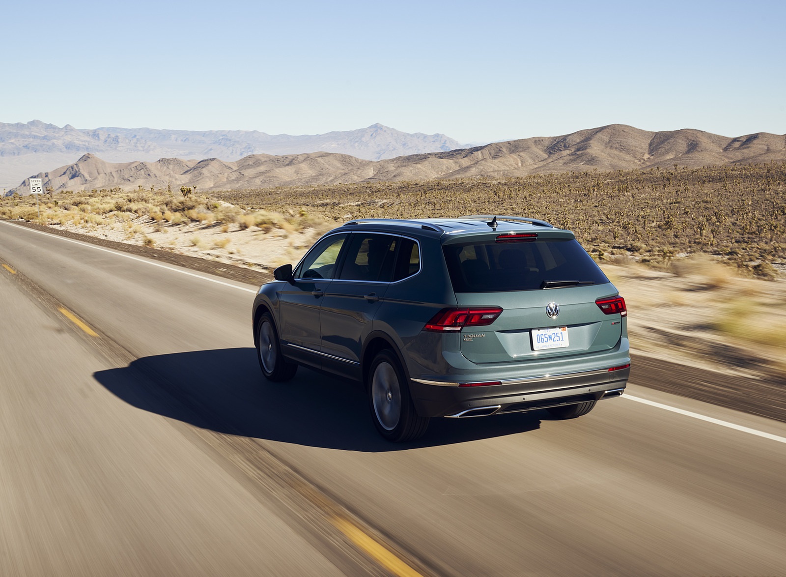 2021 Volkswagen Tiguan SEL (US-Spec) Rear Three-Quarter Wallpapers (4)
